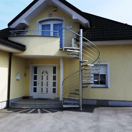 Natasha'S Garden House Leilighet Dol pri Ljubljani Eksteriør bilde