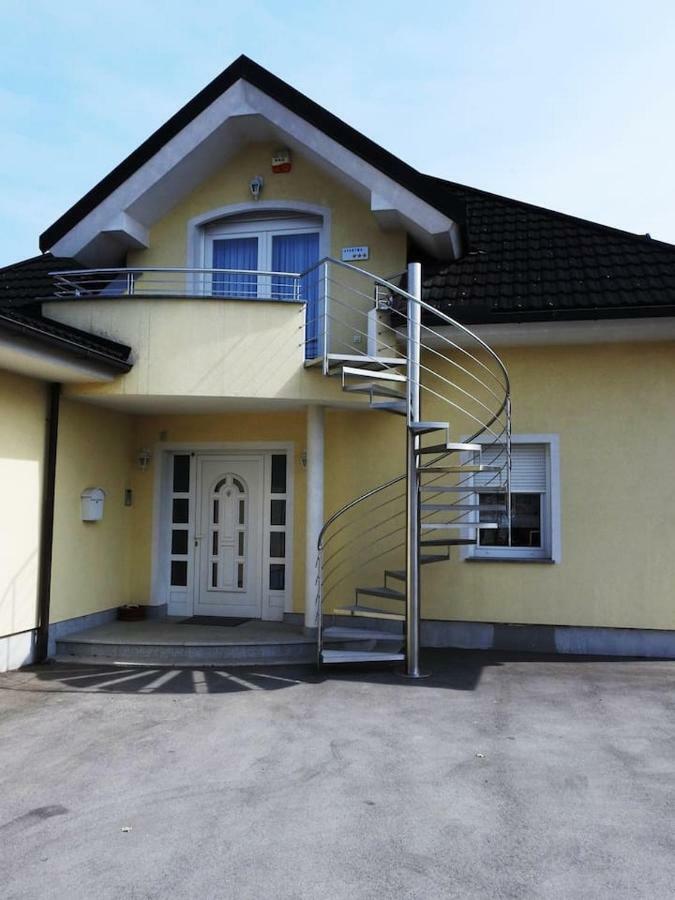 Natasha'S Garden House Leilighet Dol pri Ljubljani Eksteriør bilde